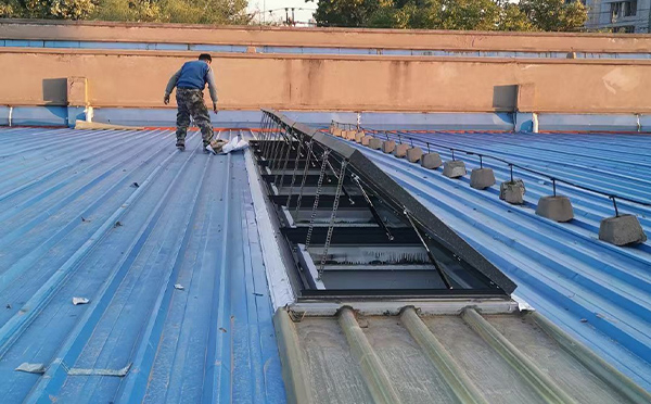 某区域性物流仓储中心志丹排烟窗系统安装项目