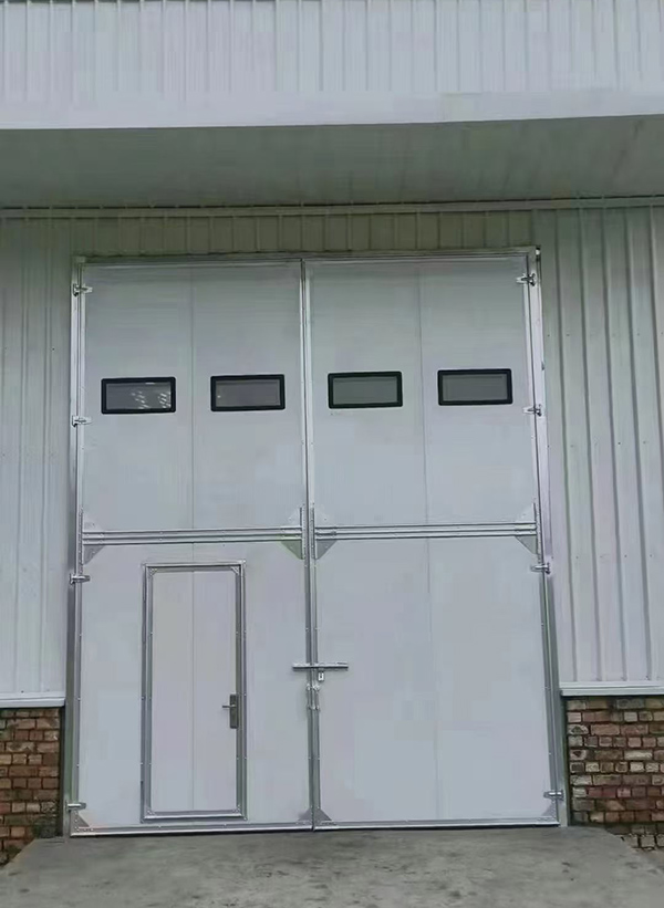 志丹工业门在设备装配车间出入口的实施记录